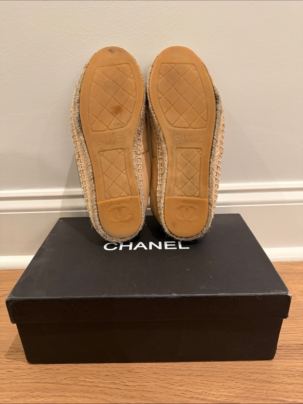 CHANEL Beige and Black Leather Espadrille Flats with Logo - Picture 4 of 8